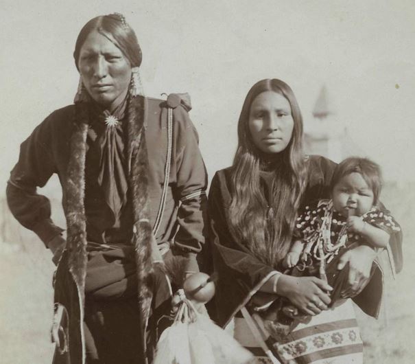 indigeneous-kiowa-family