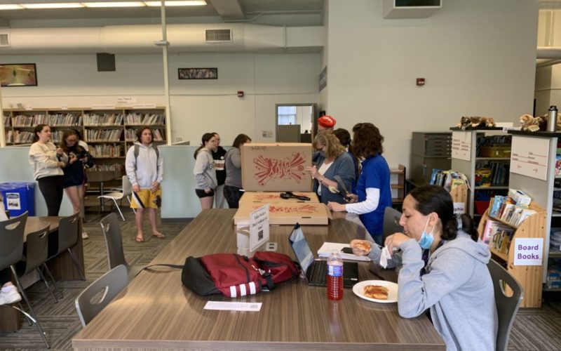 Pizza time! Stressbusters at Fraser Hall Library, Finals Week 2022